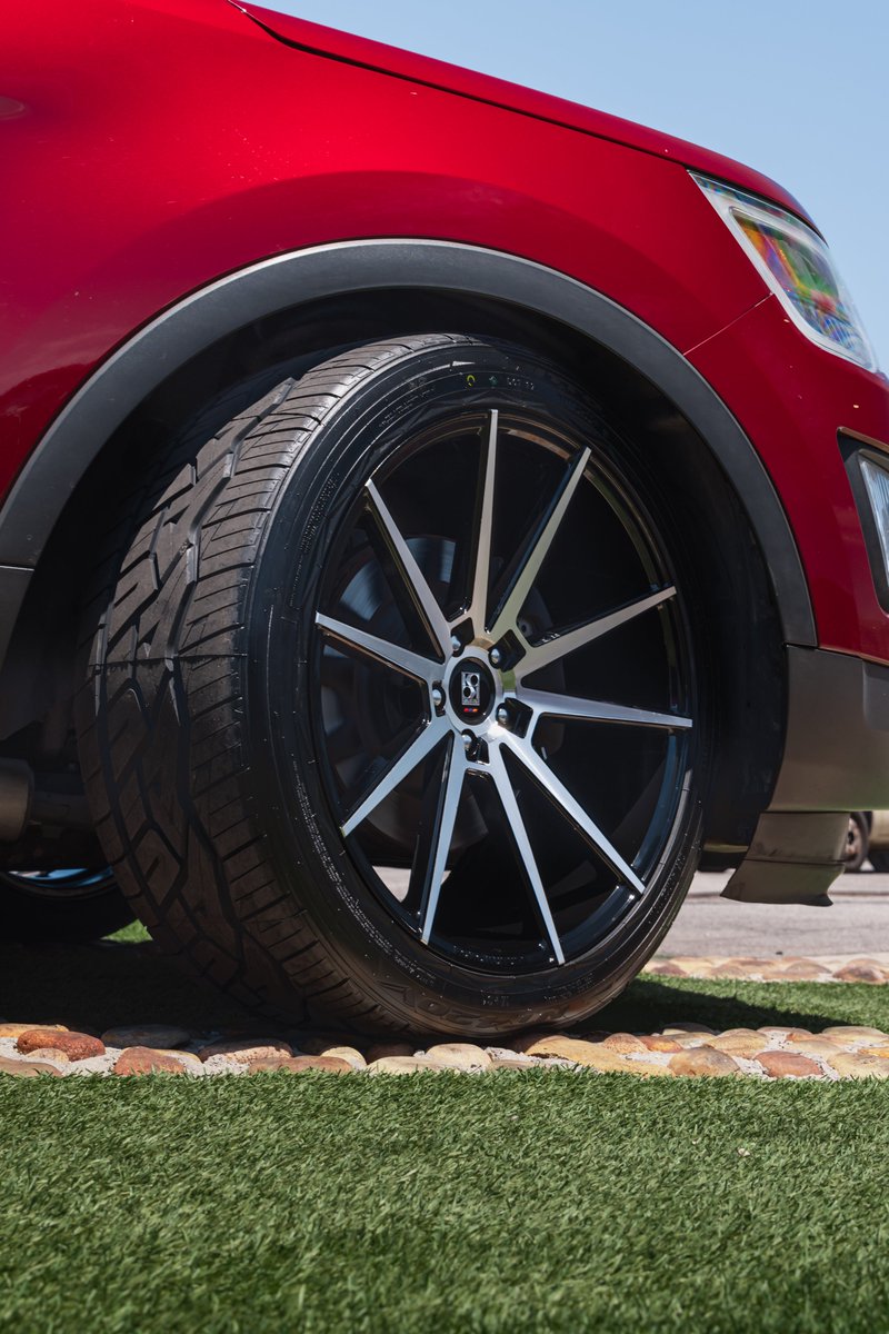 DWWarehouse's tweet photo. Ready to explore the streets or trails with class.
Custom @ford Explorer sitting on @giovannawheels @kokowheels Le-Mans 22x10.5 & wrapped in @nittotire NT420V #perfectfitment
#discountedwheelwarehouse #customwheels #customrims #freeshipping #giovannawheels #nittotires https://t.co/CVnxRx4fMB