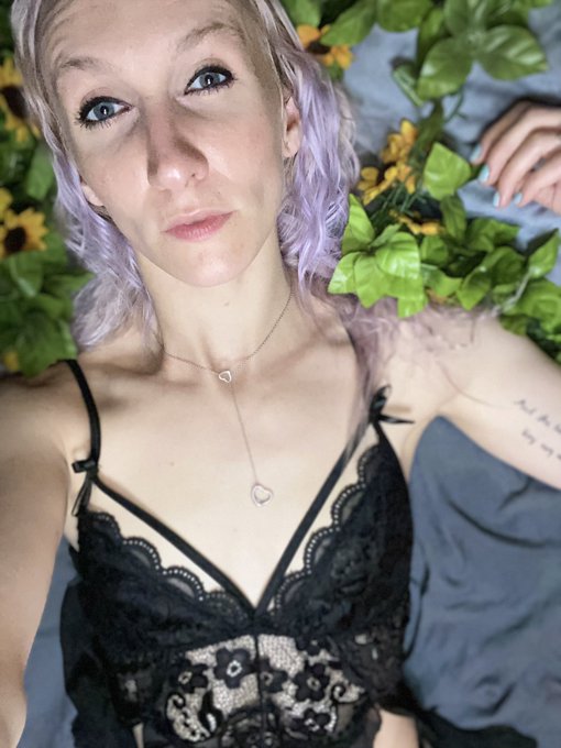 I went ahead and made a fansly account too for the babes that don&rsquo;t have only fans🥵 only $5 a month!