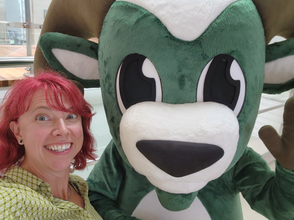 Having fun with our new school mascot! GO HILLTOPPERS!!
#sja_jeju