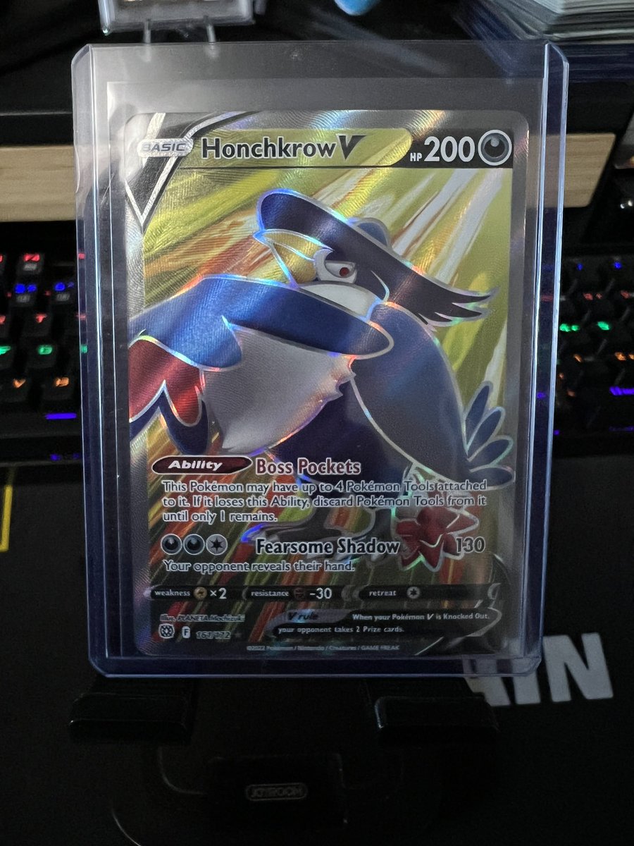 jat_93's tweet photo. Huh. I haven’t given anything away on Twitter in a while. 

Who wants this Full Art Honchkrow V?

- Follow me 
- RT

I’ll roll the winner tomorrow on stream. Good luck! https://t.co/lz7rNs4egm