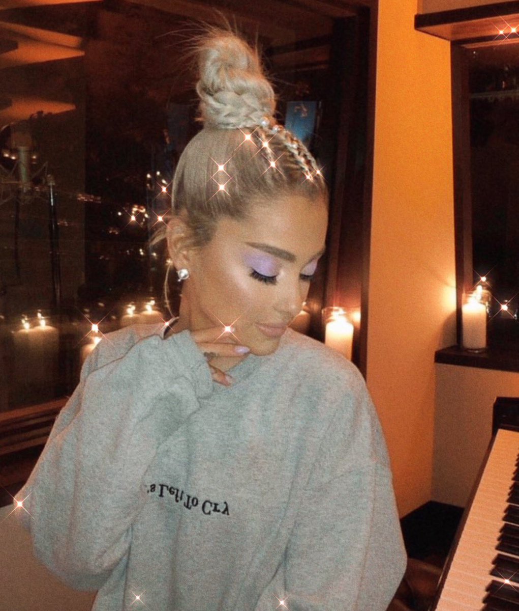 likemagicvinyl's tweet photo. happy 4th birthday sweetener https://t.co/tyUe10uhC0