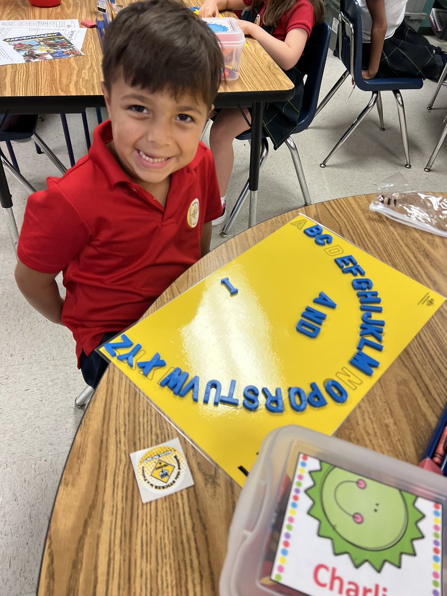 JonesFirstGrade's tweet photo. Having fun while practicing our Red Words! @HutchensElem #ourhut https://t.co/oWlY2fU5lP