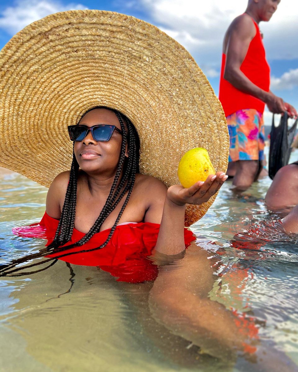 SandraFlorvella's tweet photo. An ou pa t Okap pou weekend lan? Ayam sòri fò you 😂😂😂
.
.
📍 Île à rat with @BVTours 
👒 Boudoir House 
.
.
.
#Haiti #Okap #Caphaitien #ilearat #beachlife #bellevuetours #okap2022 #summerinhaiti #haitianbusinesses #sandraflorvella #redbathingsuit https://t.co/ic4zScbZ2X