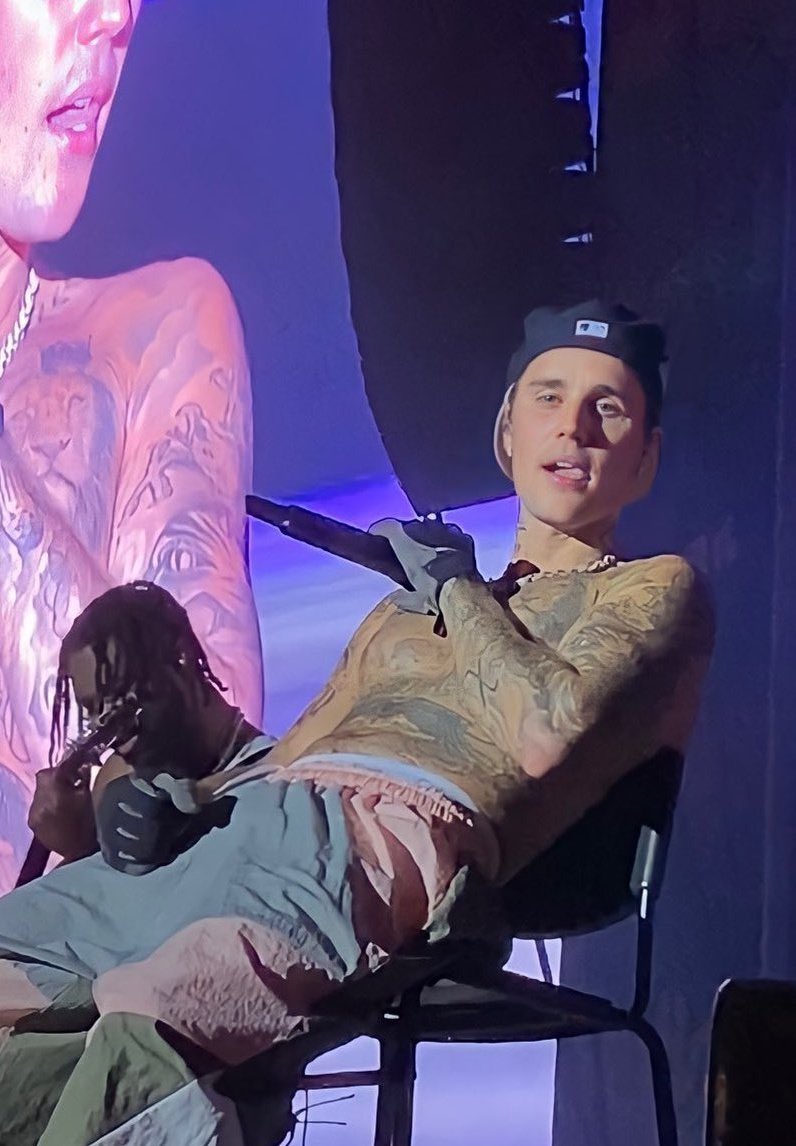 biebslou_'s tweet photo. Quedé en el piso https://t.co/Y6VfdnweQg