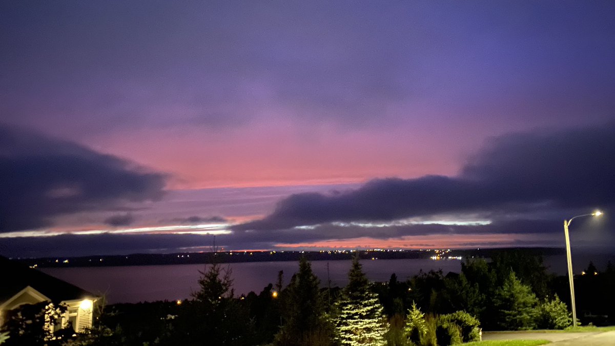 iancrewe's tweet photo. Sunset aftermath! #dogwalking @PCSPnl #bellisland #conceptionbay #summer https://t.co/qS9wZhTYCq