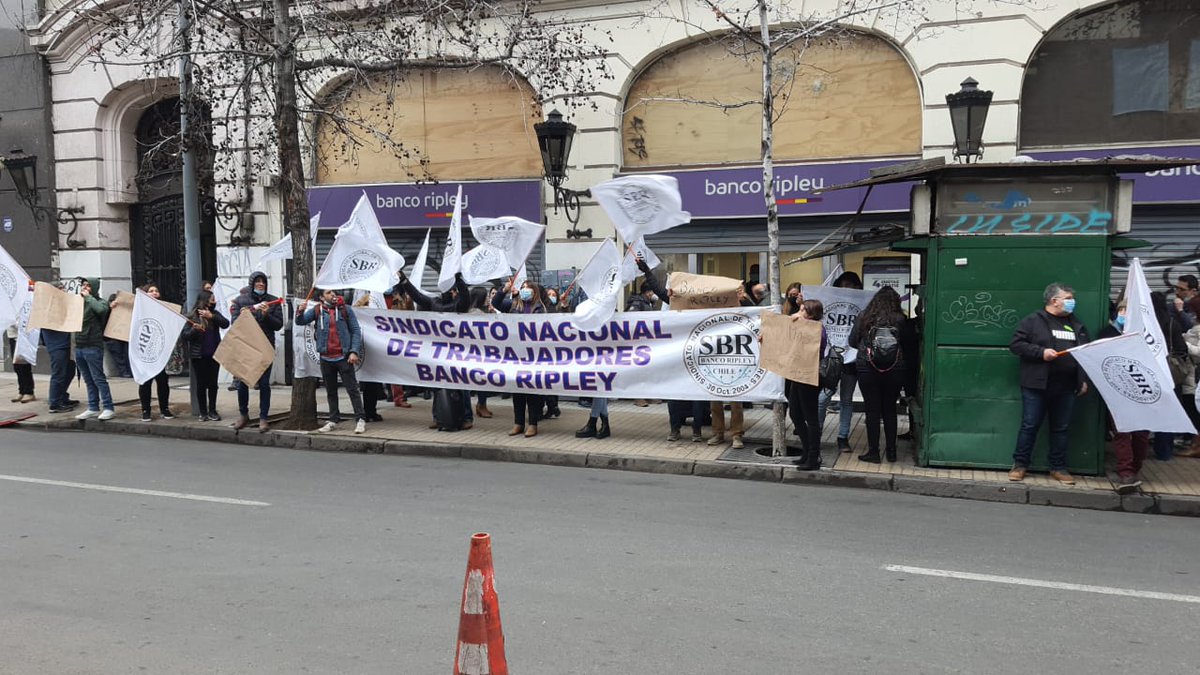 NacionalPayback's tweet photo. @SindBancoRipley  solidarizamos y estamos presentes con nuestros compañeros empleadores indolentes y sin criterio como @_bancoripley y @RipleyChile que solo buscan enriquecer sus ctas cte💸💵 con la complacencias de @DirecDelTrabajo @SeremiTrabajoRM @MintrabChile @jeannette_jara https://t.co/Sti8Olmk3B
