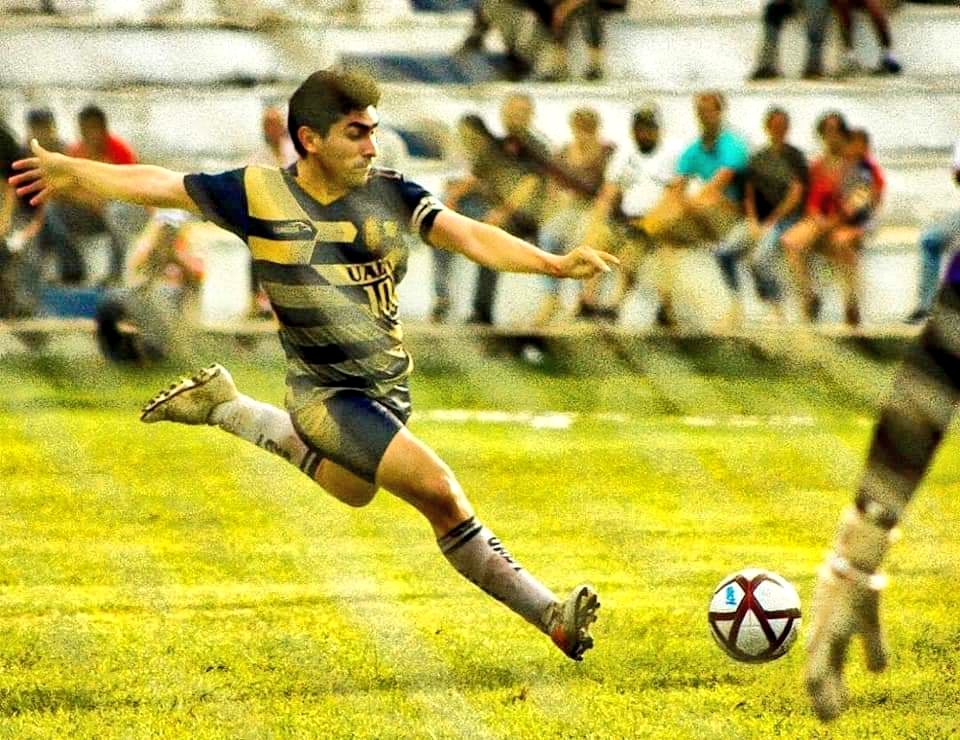 futbolyucateco's tweet photo. ¿A DÓNDE VAS? 🐯🤔

▪️Los Halcones del Rogers y República de México buscan incorporar a Hary Basulto para la temporada 2022-2023 de la Liga Premier Yucatán. El atacante zurdo podría cerrar en los próximos días una larga etapa portando los colores de los Jaguares de la UADY

#LPY https://t.co/xgjJFuRIiE