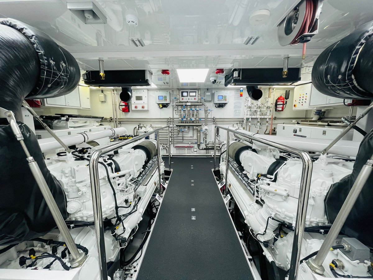 We reckon the Westport Yacht 130' is one of the best designed engine rooms in this size range on the market. 

Always a treat when we are onboard one of these. 

Now, lets get to work.....#superyachts #yachting #yachtengineer