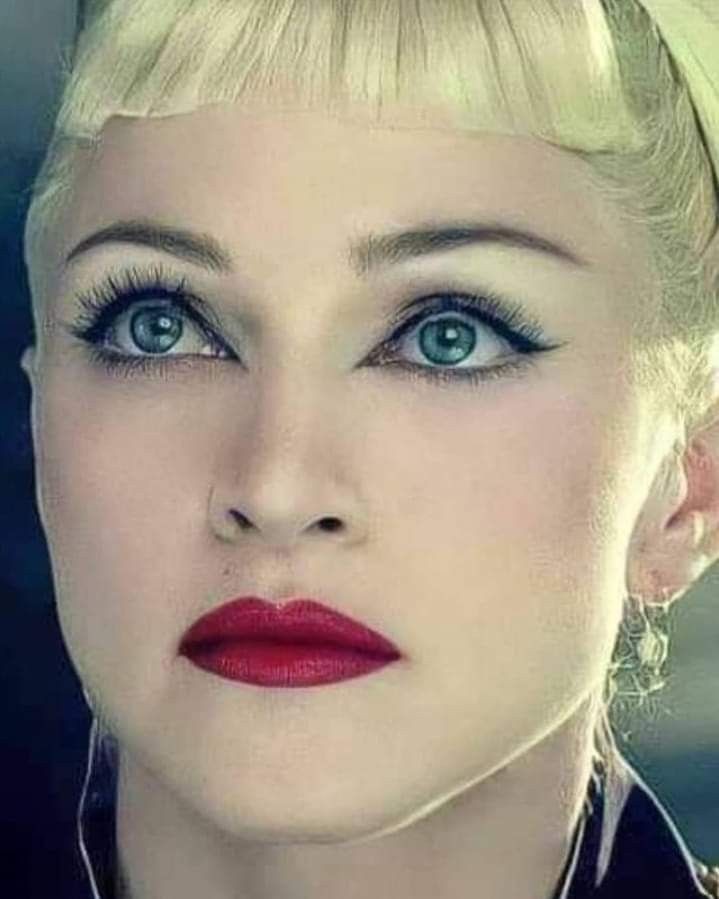 julianneDion's tweet photo. Faz muito tempo que também te amo @madonna ♥️ long live 👑💞
#HappyBirthdayforyou
#HappyBirthdayMadonna https://t.co/Iux0EUoRXM