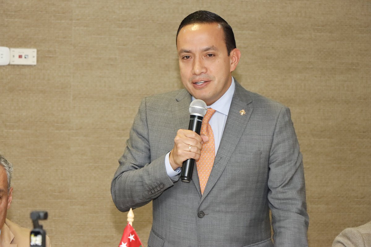 Gobernadores <a href="/guainia_gober/">Gobernación Del Guainía</a>, <a href="/GobMeta/">Gobernación del Meta</a>, <a href="/GoberNorte/">Gobernación de Norte de Santander</a>, <a href="/GobdeSantander/">Gobernación de Santander</a> <a href="/GobCaqueta/">Gobernación de Caquetá</a> y <a href="/GobSucre/">Gobernación de Sucre</a> enfatizaron en la necesidad de avanzar en la construcción de vivienda y acueductos en zonas rurales, garantizando fuentes de financiación efectivas y viviendas dignas #LasRegionesProponen