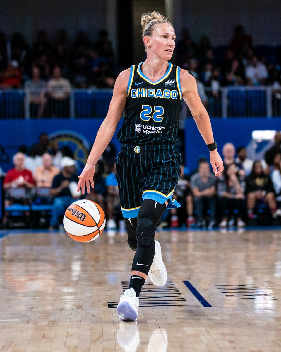 The Queen of the Fourth adds yet another gem to her 👑

<a href="/Sloot22/">Courtney Vandersloot</a> has been named to the AP All-WNBA Second Team!

#skytown