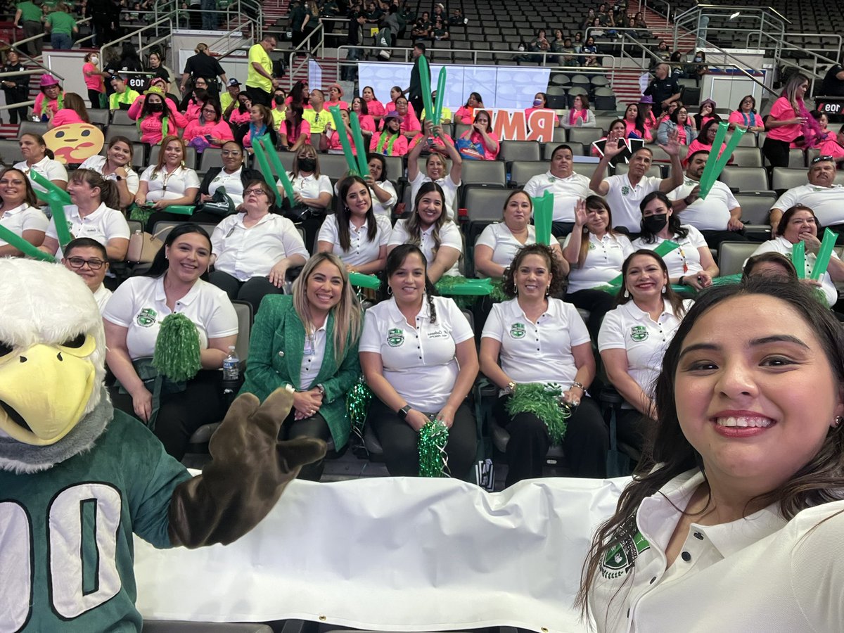DalethJuarez's tweet photo. My favorite part of convocation is being able to spend it with my favorite people! 💚🦅 #PSJAInspires #PSJAFamily #PSJALIFE @PSJAISD https://t.co/enw5xil1MH