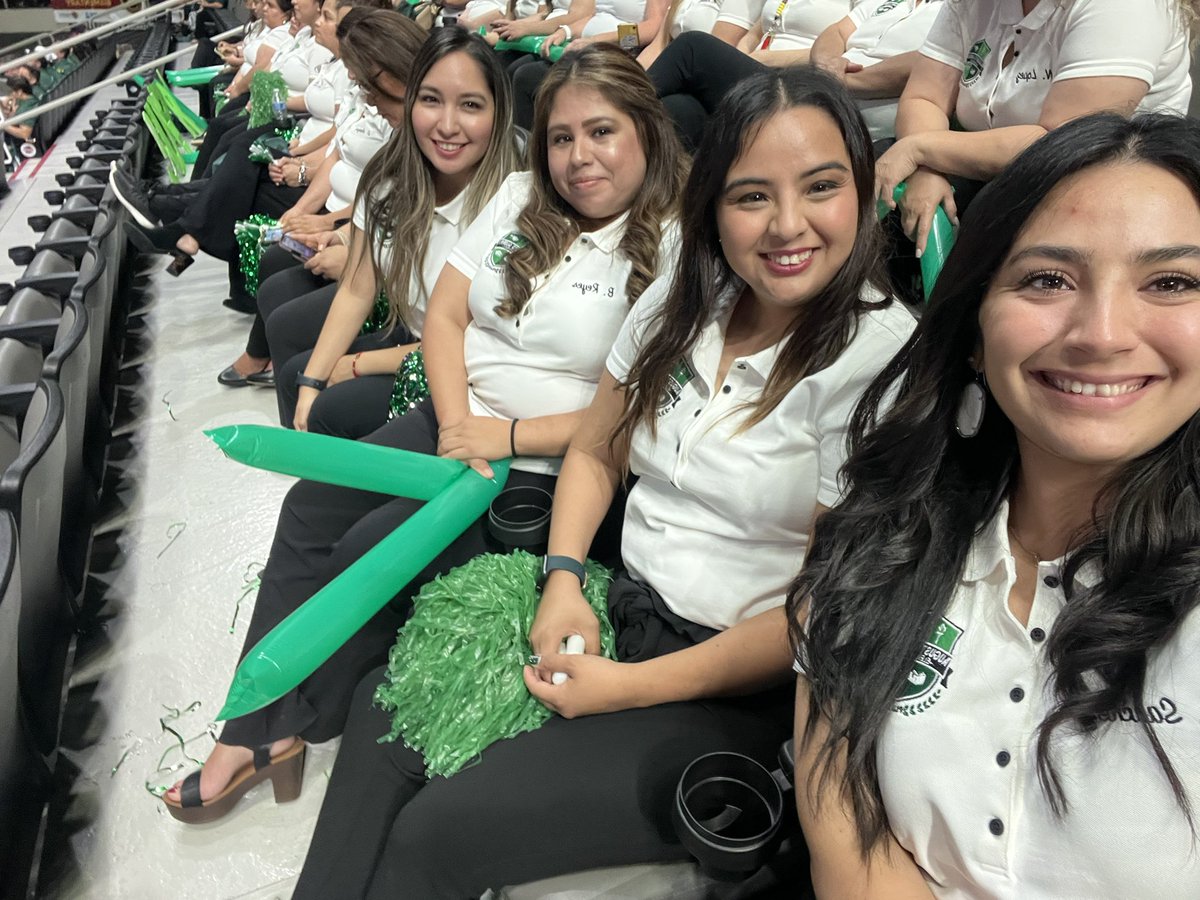 DalethJuarez's tweet photo. My favorite part of convocation is being able to spend it with my favorite people! 💚🦅 #PSJAInspires #PSJAFamily #PSJALIFE @PSJAISD https://t.co/enw5xil1MH