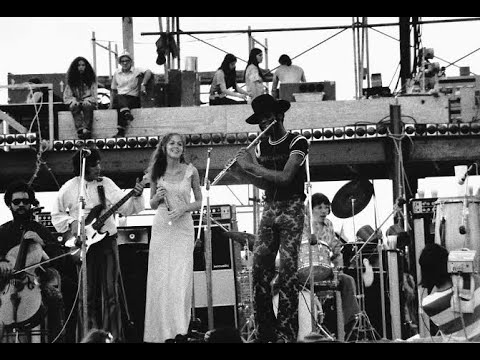FreeSpiritNtn's tweet photo. Following Richie Havens, Sweetwater and it's seven band members took the stage at #Woodstock, performing 10 songs starting with "Motherless Child".

They pioneered a new fusion of rock, folk, and jazz with a combination of flute, cello, conga, keyboard, and drums.

#woodstock1969 https://t.co/sxNbmjiXNa