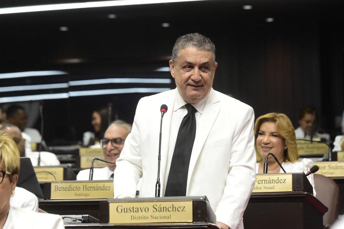 GustavoSanchezq's tweet photo. Luego de 8 años como vocero de mi bloque @PLDenlinea y teniendo un desempeño en donde la sociedad nos valora por mis actos en donde defendí con dignidad y altura mis convicciones, esta es la imagen de mi despedida como vocero. A todos gracias https://t.co/bfaNce1Z2K