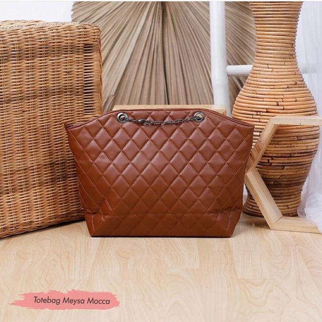 Saya menjual Totebag meysa mocca -... seharga Rp50.000. Dapatkan di Shopee sekarang! shopee.co.id/vincent_tantri… #ShopeeID