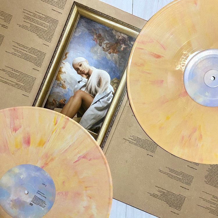 likemagicvinyl's tweet photo. happy sweetener day !! 💧
- what was your favourite song when it was first released vs your favourite song now ? https://t.co/p9azfq42ZV