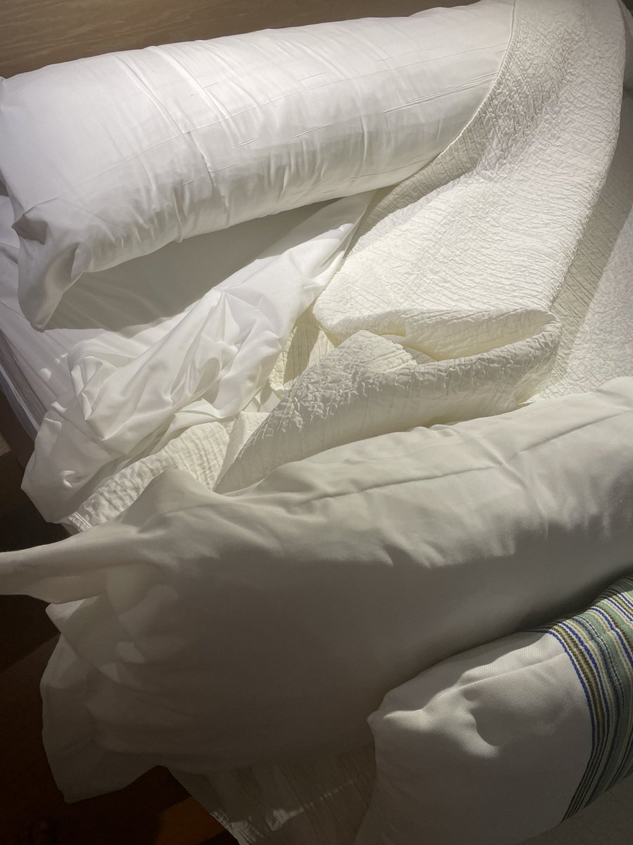 Schrødingers hotellseng: hvor slutter lakenene.. og hvor begynner madrassen?🛏🧐