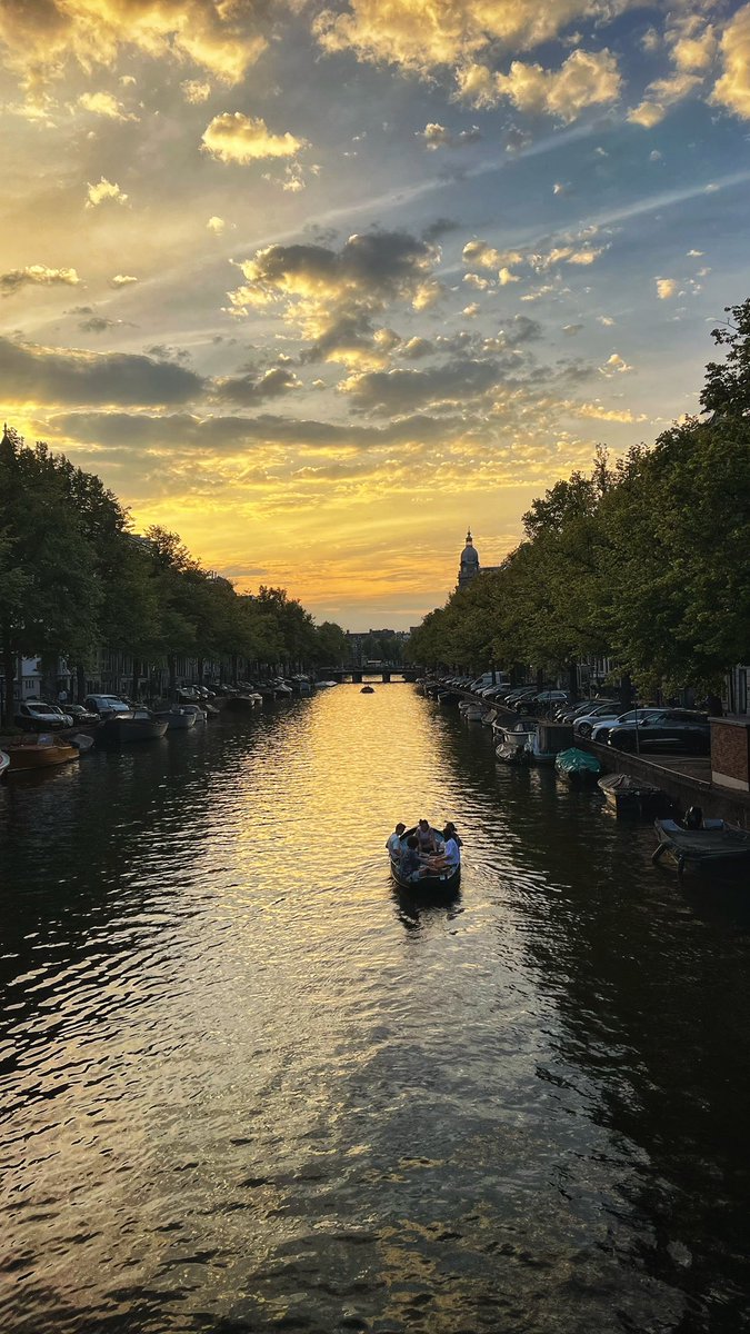 _jwheatley's tweet photo. Another beautiful evening in #Amsterdam #sunset #goldenhour #backpacking #nomad #travellife #globaltravel #travel #eurotrip https://t.co/qwbfzcZA6z