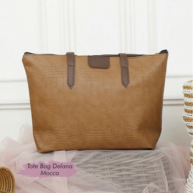 Saya menjual Tote bag delana mocca... seharga Rp40.000. Dapatkan di Shopee sekarang! shopee.co.id/vincent_tantri… #ShopeeID
