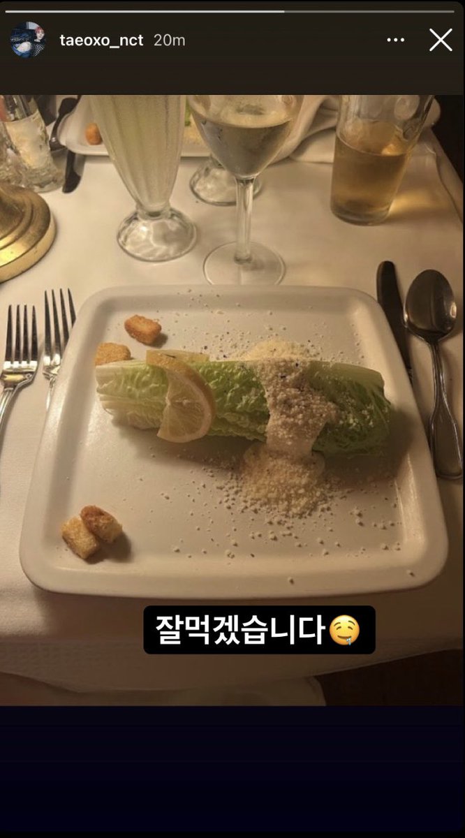 strawbrry_Baek's tweet photo. What is taeyong eating like why would he post this on his Instagram story 😭 https://t.co/ZWDTz7oLe3