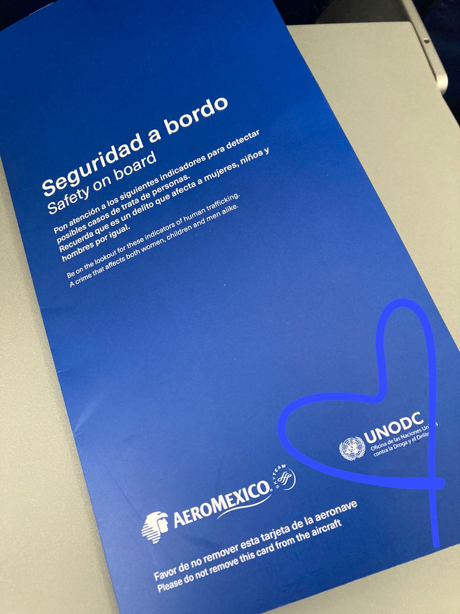UNODCmexico's tweet photo. En alianza con @Aeromexico✈️, brindamos información a todas y todos sus pasajeros para detectar y prevenir posibles casos de #TrataDePersonas.

¡Tú puedes salvar una vida! Campaña #CorazónAzul💙

@StateINL @SEGOB_mx @elconsejomx @SSPCMexico https://t.co/KLQc5A8AhG