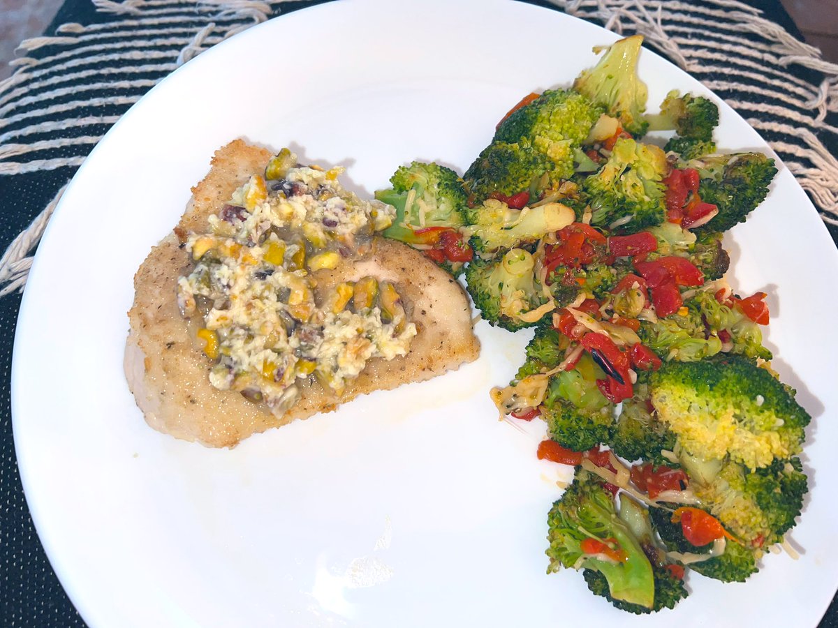 SCEGrimshaw's tweet photo. I wasn’t quite sure I how would feel about this lemon-pistachio chicken, but it was delicious! #SCESummerBucketList https://t.co/OWV0UFnOrH