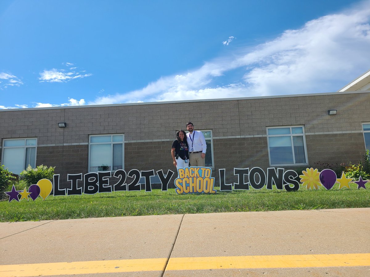 SSylvester610's tweet photo. Liberty Principal Sylvester and assistant principal are first day Ready! #u46firstday2022 https://t.co/VPGMbqMR1h