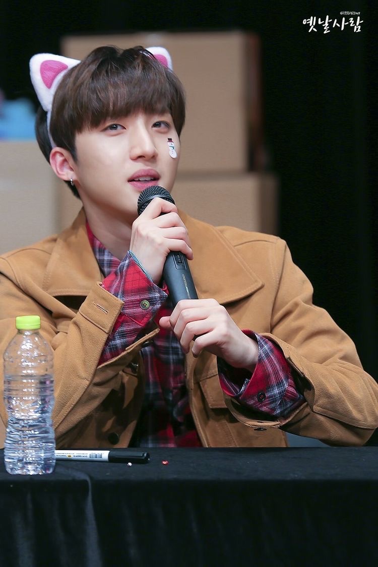 HourlyHuing's tweet photo. #HUI #PENTAGON  | #후이 #펜타곤 https://t.co/llmLRgllVQ