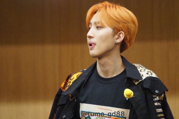 HourlyHuing's tweet photo. #HUI #PENTAGON  | #후이 #펜타곤 https://t.co/sY9vJTkcSw