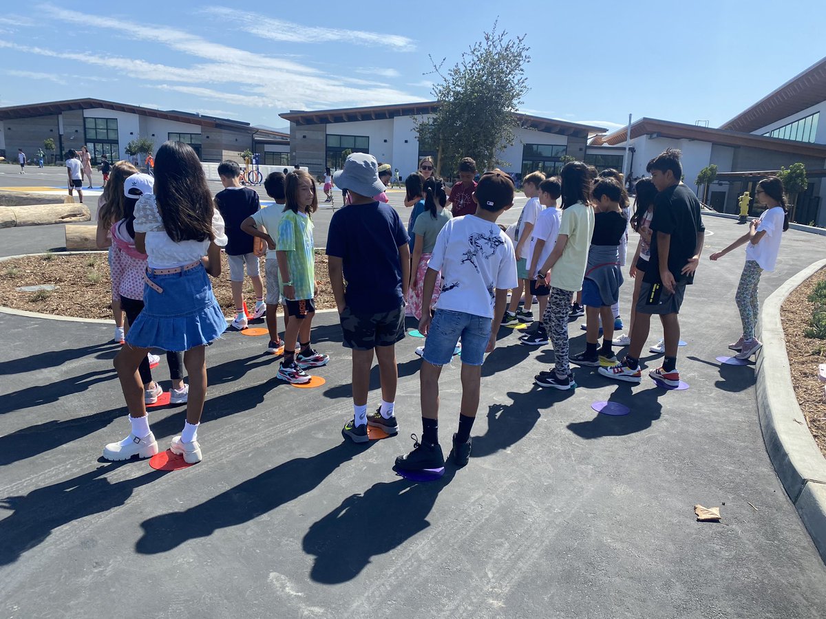 CoachBrandPE's tweet photo. Morning #PacSkySTEAM #Physed + #InnovationTech #MsWhipple #CoachBrand 5th gr worked in flight “crews” each having a job (pilot, co pilot, flight attendant, etc) flying around campus in a scavenger hunt style activity learning outdoor spaces. #FindingJOYinlearning @DMSEF8 https://t.co/CNeXgjTGkX