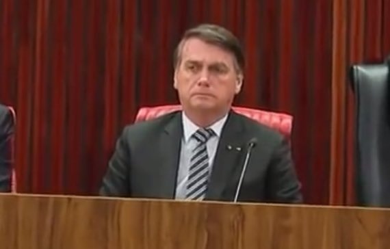 Com que cara ele ficou...
