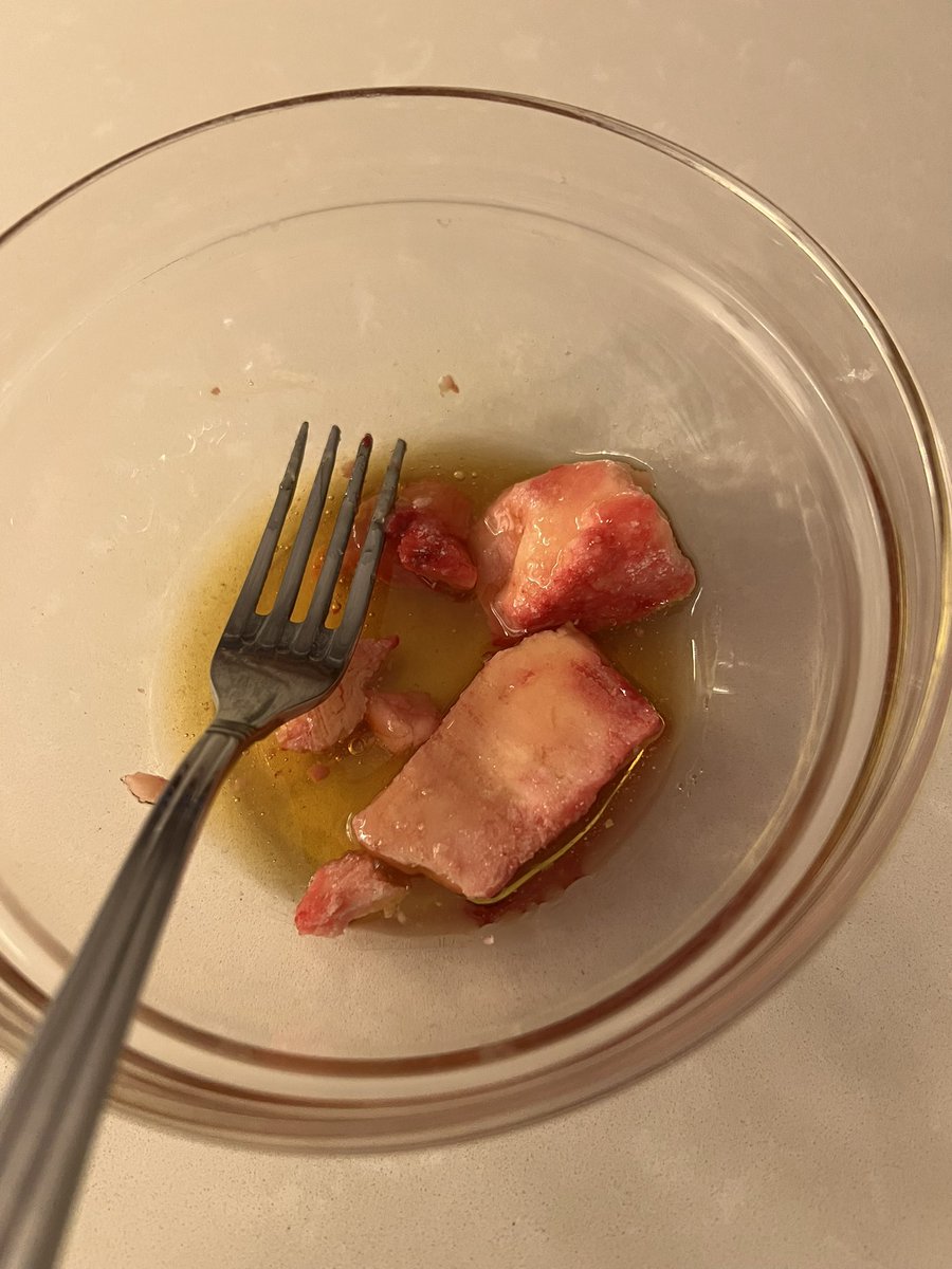 GGabolin's tweet image. Raw bone marrow, maple syrup and salt!