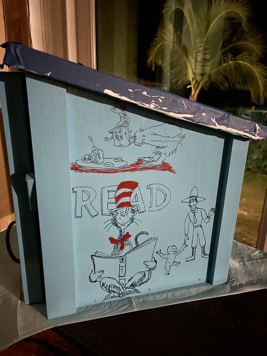 GrizCalderon's tweet photo. Painting the Little Library ๐ง๐ธ ๐ ๐ ๐
#mylittlelibrary #littlelibrary #read #books #bahamas
@RileyCalderonB1 https://t.co/yOpKW2xxy8