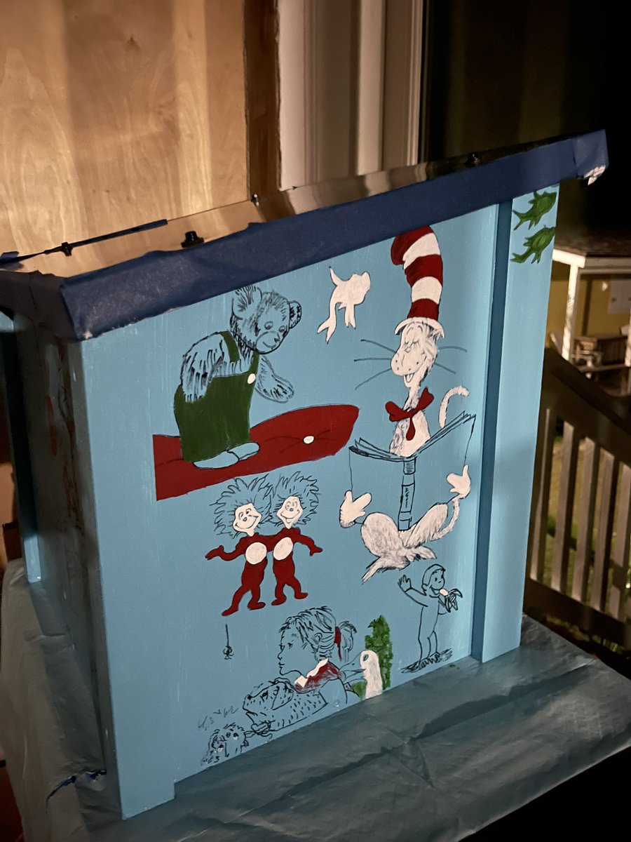 GrizCalderon's tweet photo. Painting the Little Library ๐ง๐ธ ๐ ๐ ๐
#mylittlelibrary #littlelibrary #read #books #bahamas
@RileyCalderonB1 https://t.co/yOpKW2xxy8