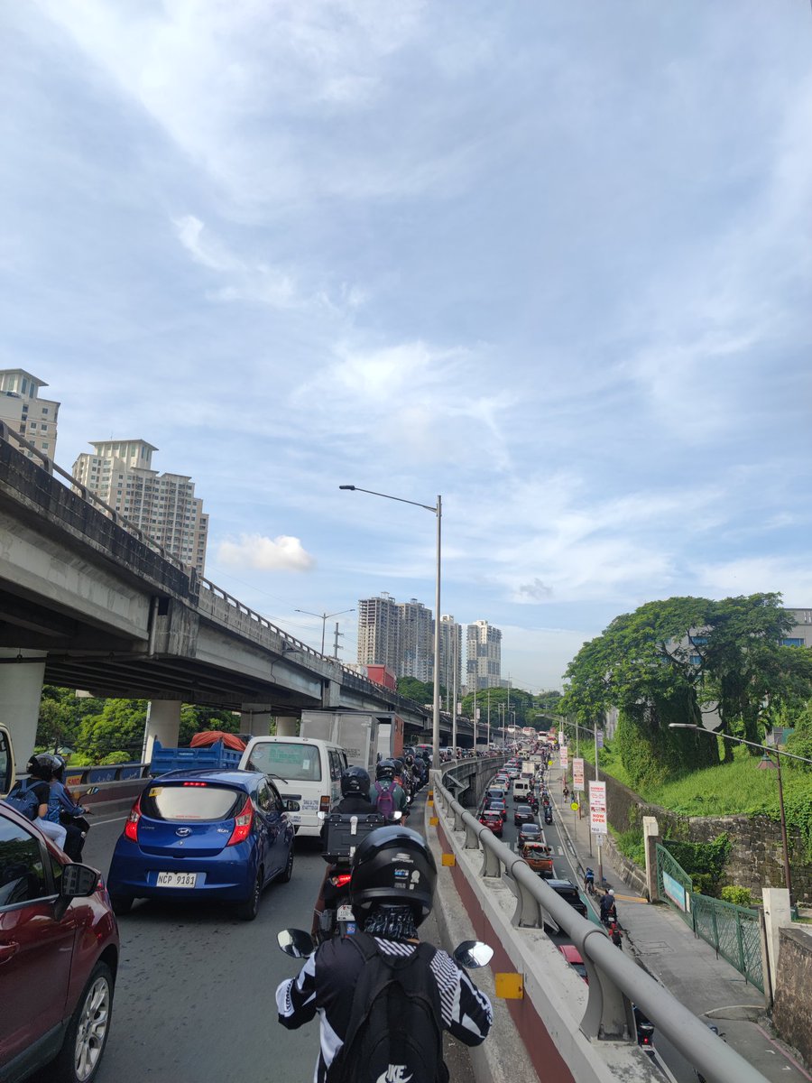 mkcsns's tweet photo. Good morning, Pasig 🥲 https://t.co/N47do62HvU