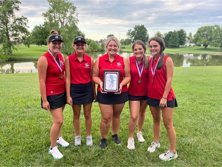 HHSbulldogsIL's tweet photo. The HHS Girls Golf team is starting the season hot! JV and Varsity defeated Triad on Monday. Today the Bulldogs took 1st place in the small school division at the Madison County Golf Tourney. Congrats to Brooke Hunsche, Sydney Coziar and Kalei Gould who earned Top 10 Medals! https://t.co/qcqLnRSo6l