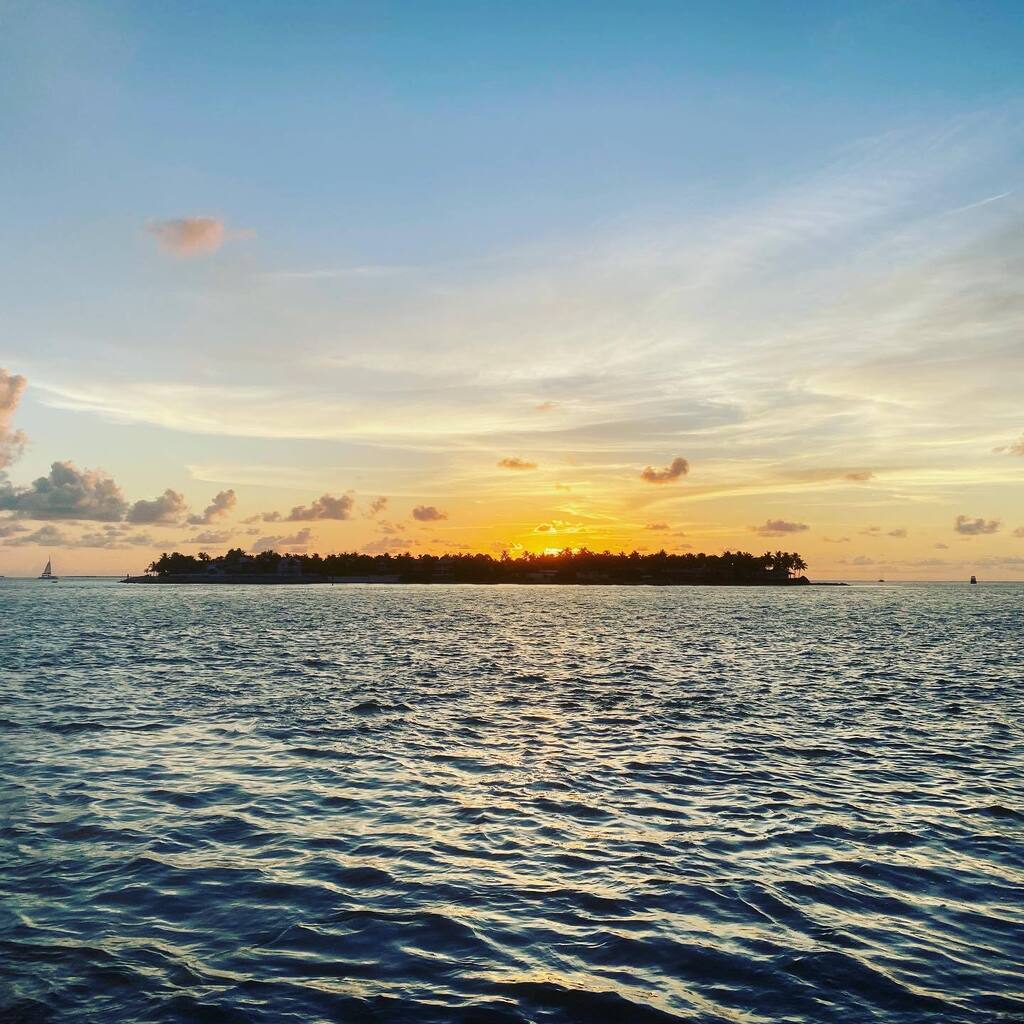 NickRsap's tweet photo. Sunset over Key West , de voorlaatste stop. #sunset #keywest #sunsetpier https://t.co/xooztBWNd4 https://t.co/qGmGr50ulT