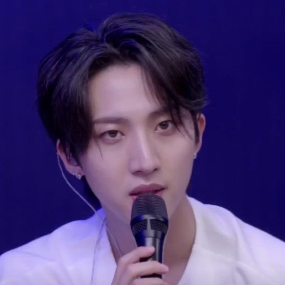 HourlyHuing's tweet photo. #HUI #PENTAGON  | #후이 #펜타곤 https://t.co/aJTdG7UgzD