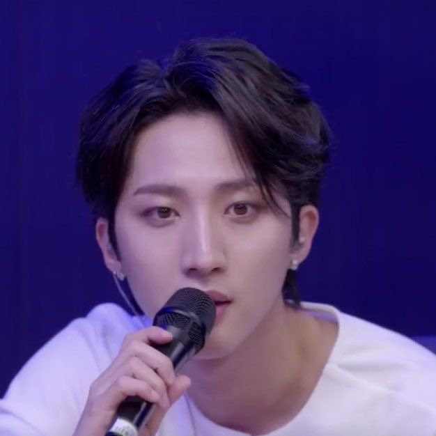 HourlyHuing's tweet photo. #HUI #PENTAGON  | #후이 #펜타곤 https://t.co/aJTdG7UgzD