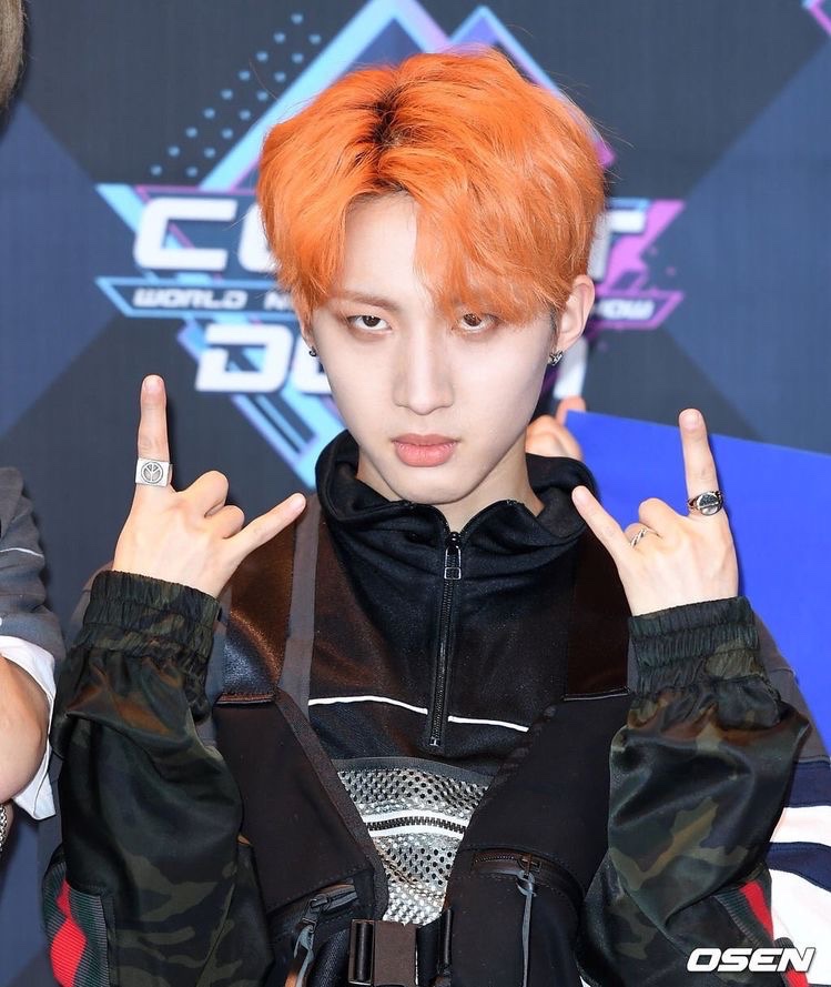HourlyHuing's tweet photo. #HUI #PENTAGON  | #후이 #펜타곤 https://t.co/UlvGKKMyft