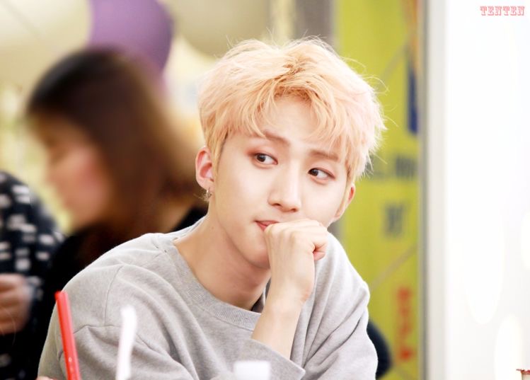HourlyHuing's tweet photo. #HUI #PENTAGON  | #후이 #펜타곤 https://t.co/au5nWC2hMl