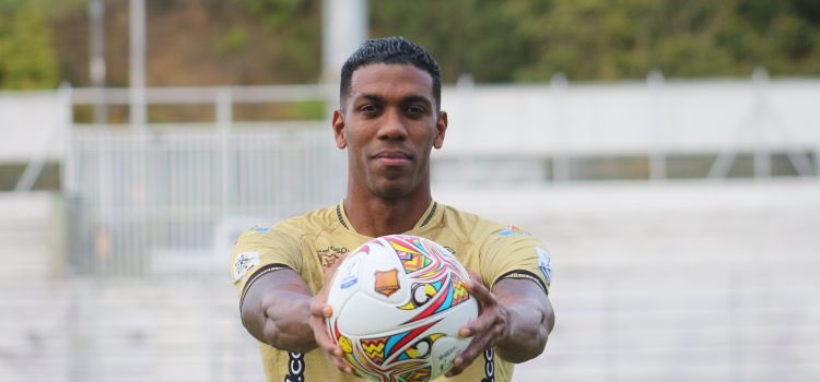 PSierraR's tweet photo. 🟡 OFICIAL: Orlando Berrío (31) es nuevo jugador de #ÁguilasDoradas. El extremo colombiano llega libre tras finalizar contrato con #AméricaMG

✍🏾 Firma hasta diciembre de 2023 https://t.co/bYJiocLh7L