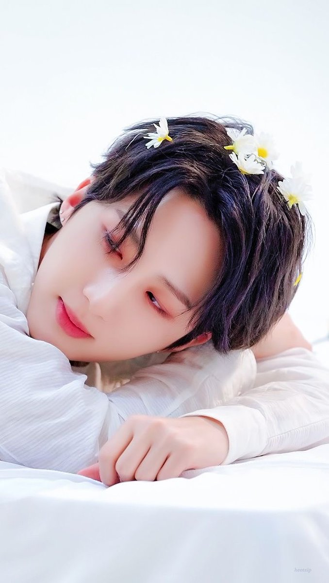HourlyHuing's tweet photo. #HUI #PENTAGON  | #후이 #펜타곤 https://t.co/ua7jJYPcSG