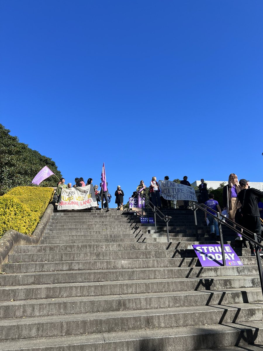 Blue sky strike day ! #usydstrike