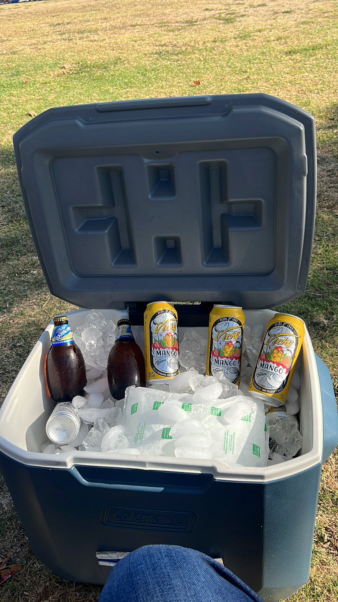 DjBULLITT's tweet photo. We here ! #LAFC #beerplug https://t.co/5Sg0HwPOo0