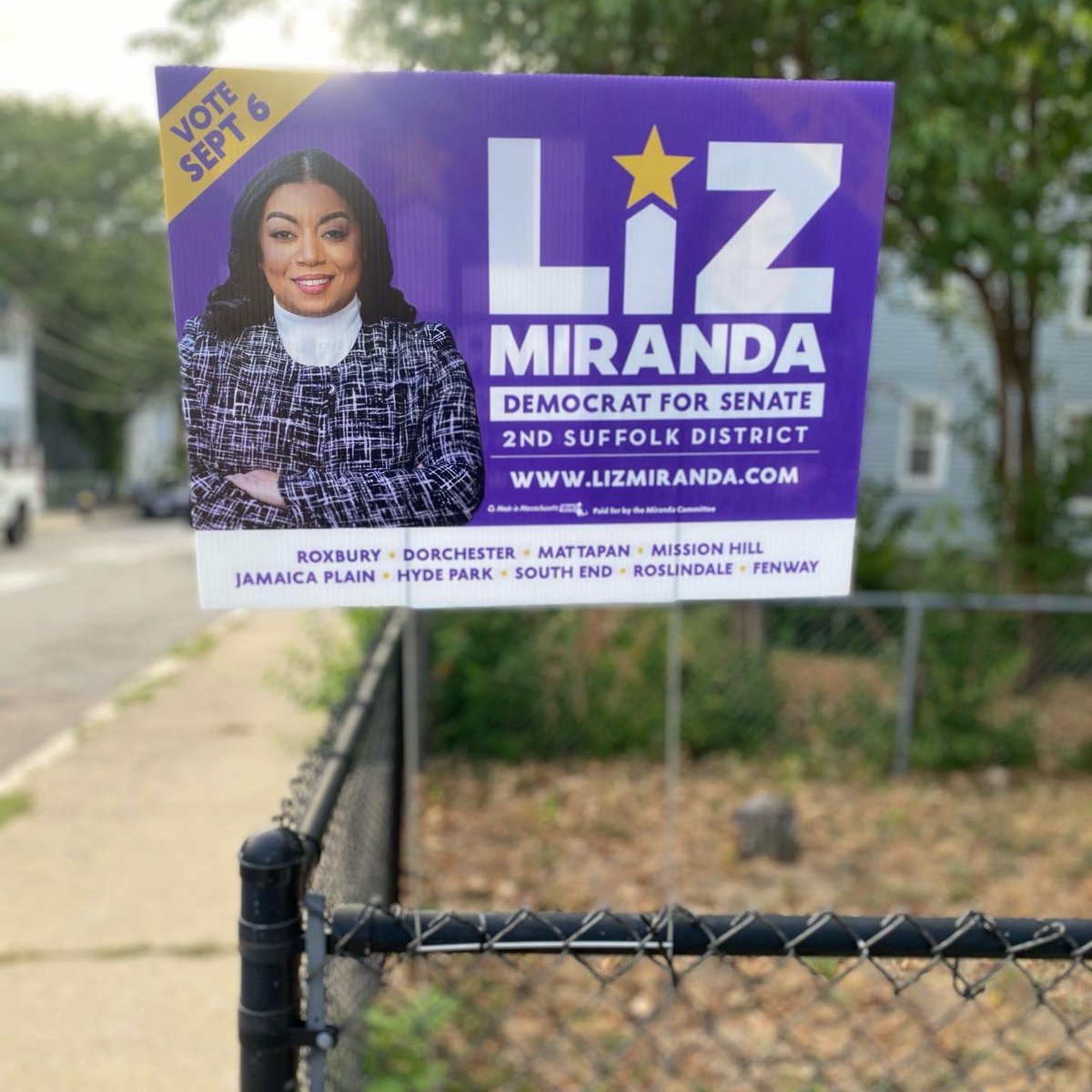 LizForBoston's tweet photo. #TeamLiz is working hard to deliver lawn signs across the district! Donβt forget to signup for yours here: https://t.co/rjuxTBadsC
If youβve requested yours, donβt worry, itβll be there soon! #LeadWithLiz #BrickByBrick https://t.co/HiDojt7ovc