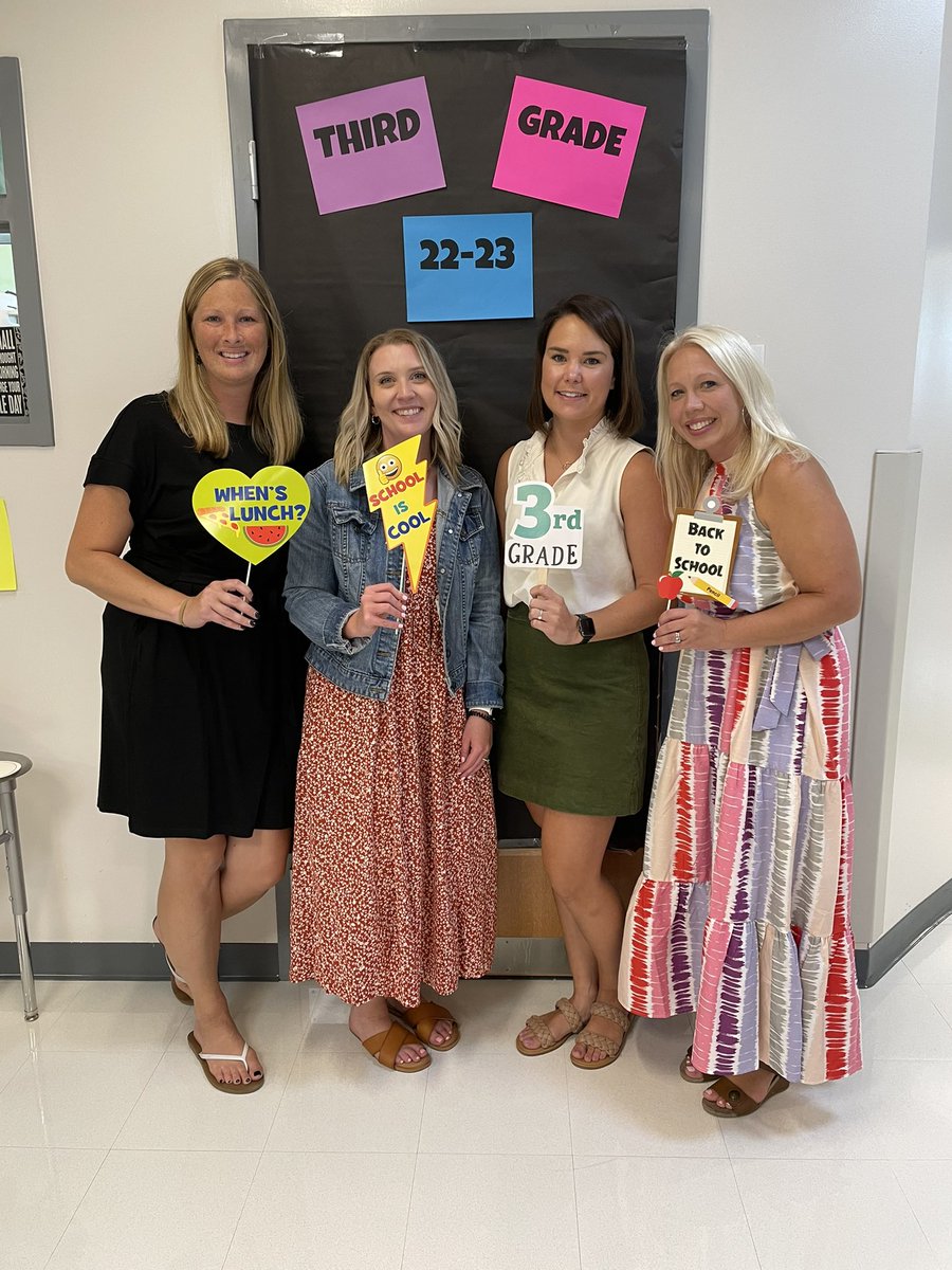 hertel_n's tweet photo. Excited to see all the new faces this year! ♥️ 🤍 @WillowvilleE @WestCler @megs_ostrander @smithheather22 @3rdwithMissL https://t.co/yR7HNpuDne