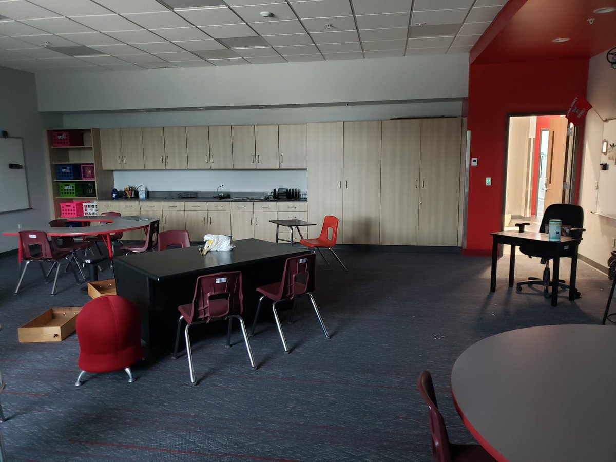 tuthill_angela's tweet photo. New rooms for Great learning. #RollSC #ALLIN #PHEARCE https://t.co/9rwdQrahJq