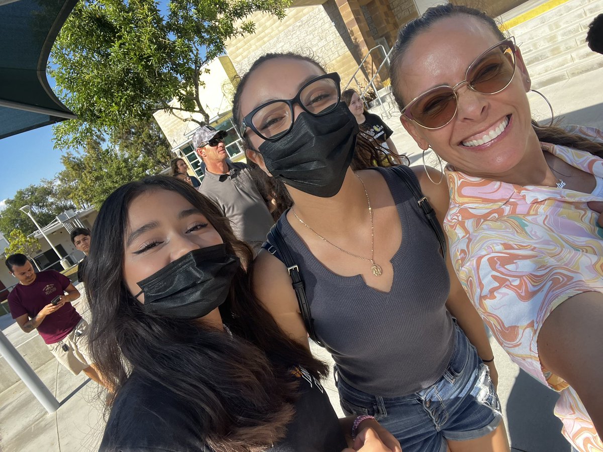 juliacruzf's tweet photo. Ice Cream meet & greet. Welcome back returning ๐บ Ss, welcome new ๐บ Ss!!! So great to see all these ๐ faces! @cajonvalleyusd
@bostoniahigh
@travislee_cvusd
@cvworldofwork
#alwaysalobo
#lobosinvestigate
#becurious
#youbelongcv
#cvwow https://t.co/m0uFD7BCM0